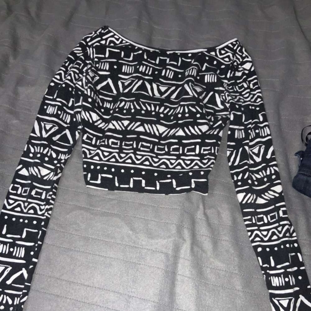 long sleeve cropped shirt